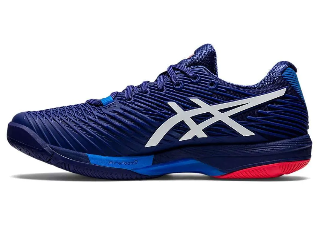 sepatu tenis biru
